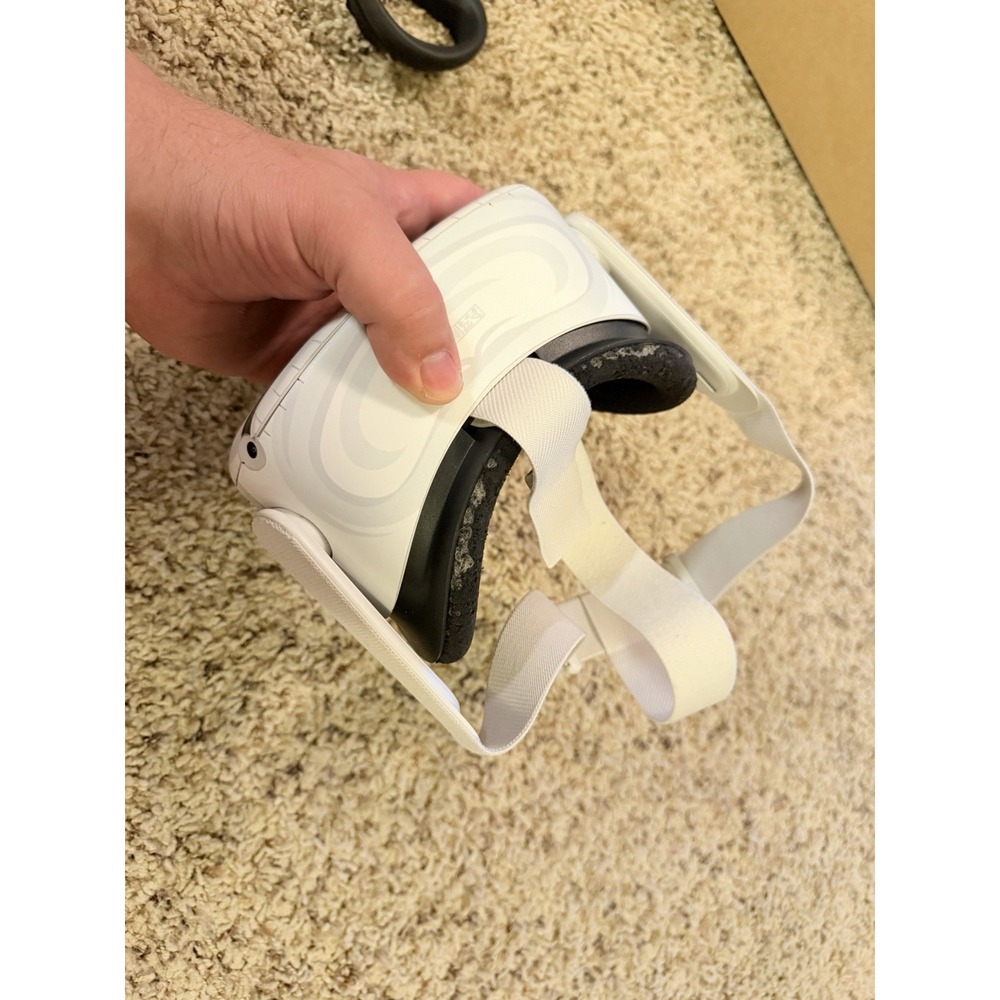 Oculus Quest 2 Meta Quest 2 64GB VR Headset Only - Picture 7 of 8